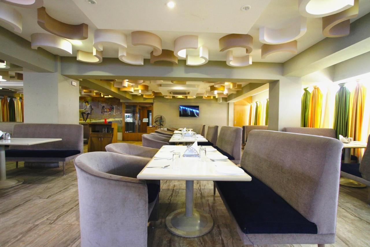 מומביי Home2 Renaissance Club מראה חיצוני תמונה